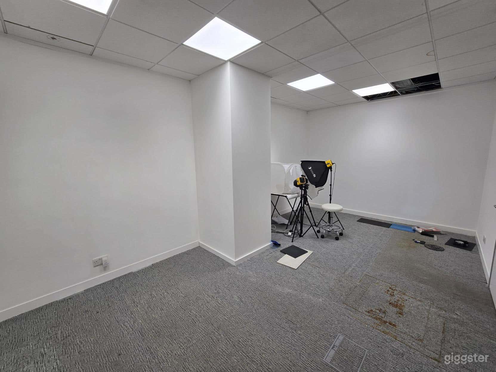 Bright Open Plan Studio by the River Photo 3