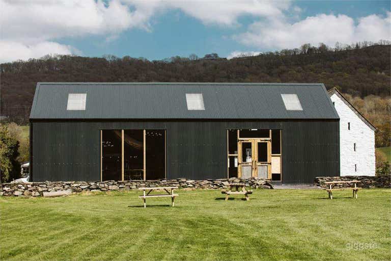  THE NEW BARN 