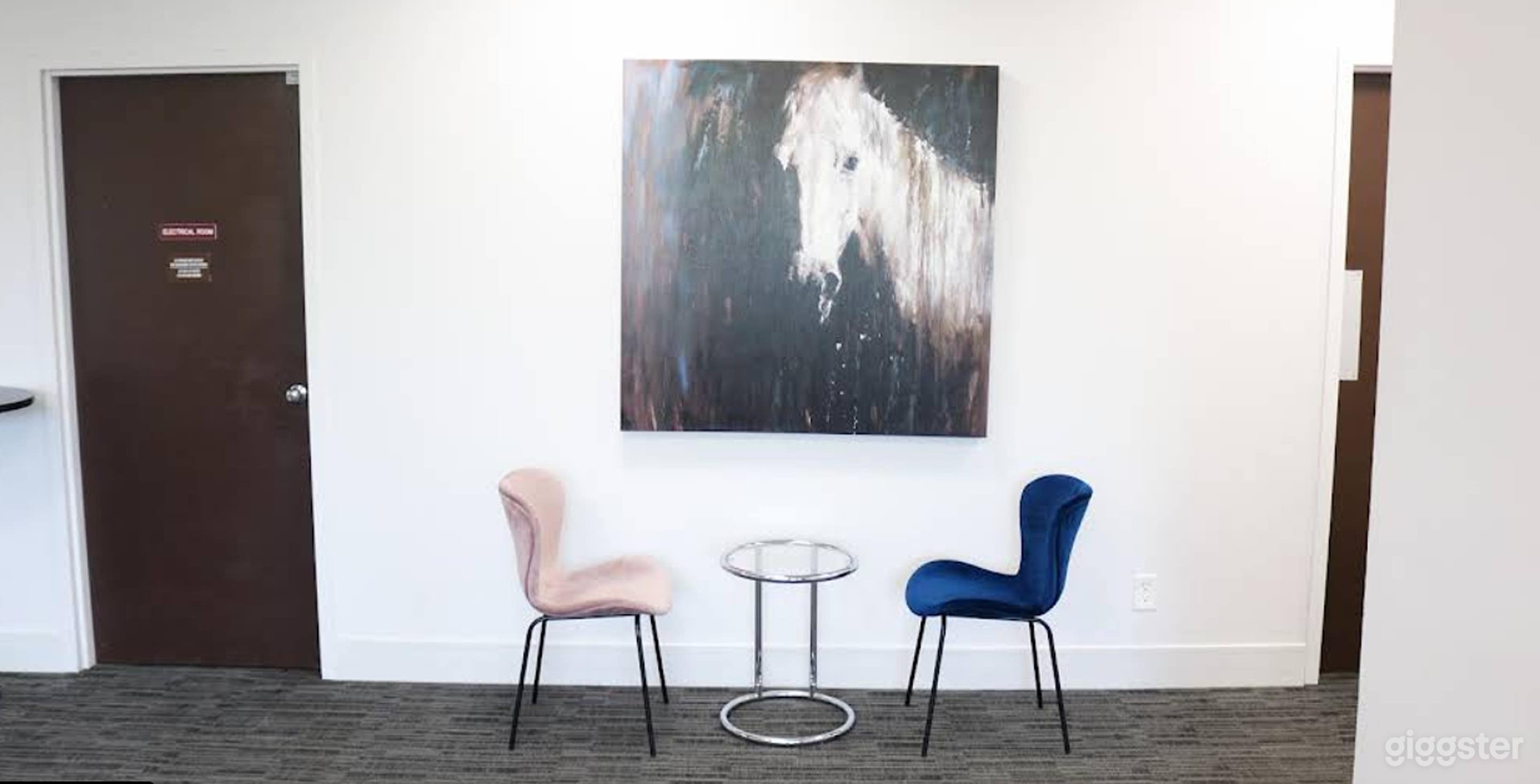 Spacious Conference Room Photo 3