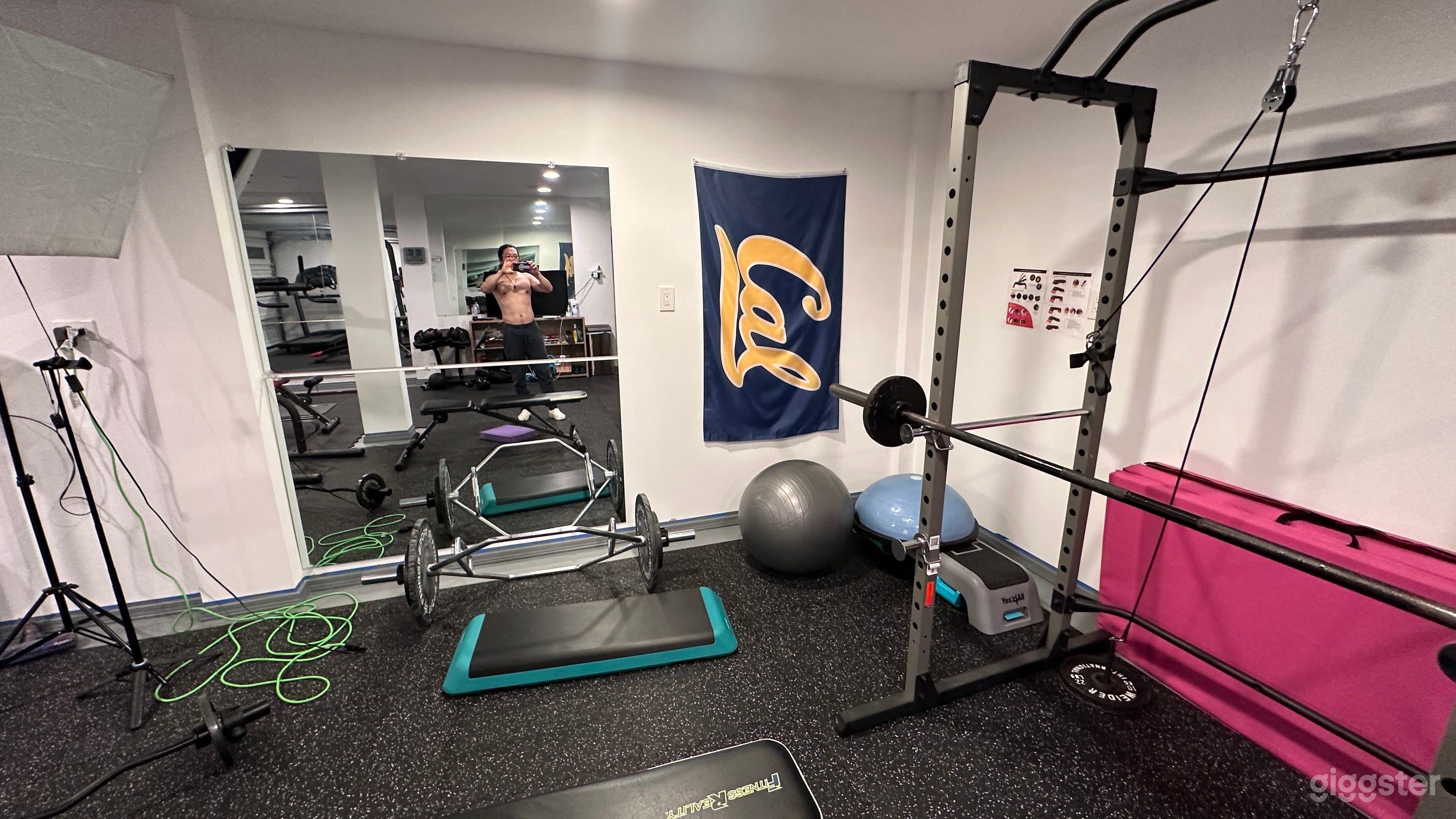 Full garage gym with wall mirror Photo 2