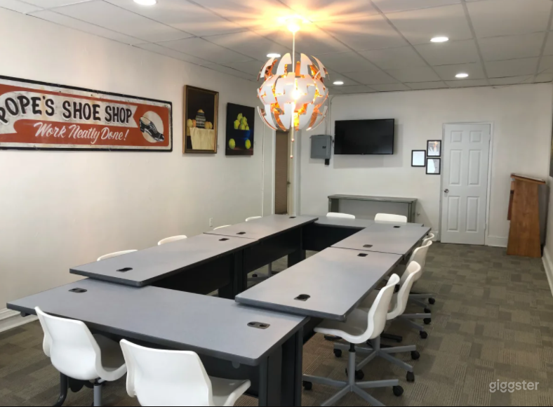 Conference Room Perfect for Meetings, Networking Events and Pop-Up Shops Photo 1