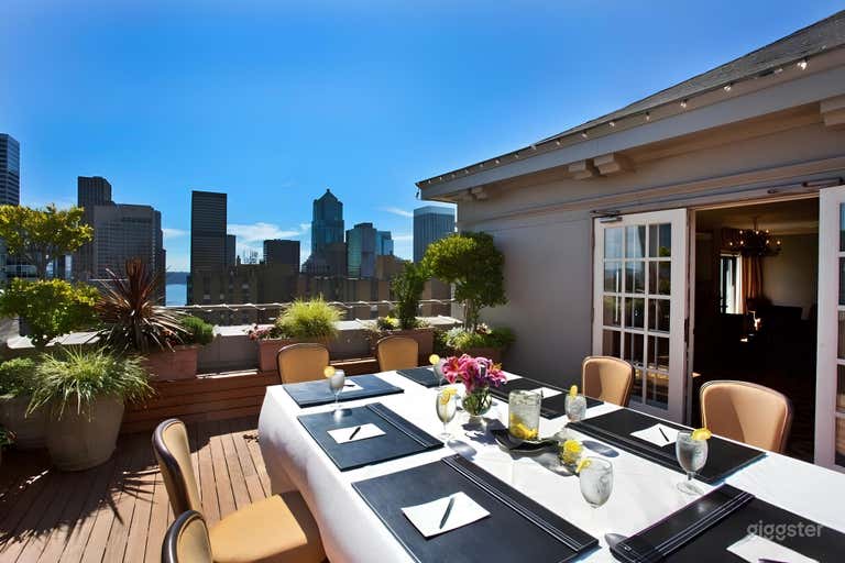  The Sky-Level Penthouse with Panoramic Views 