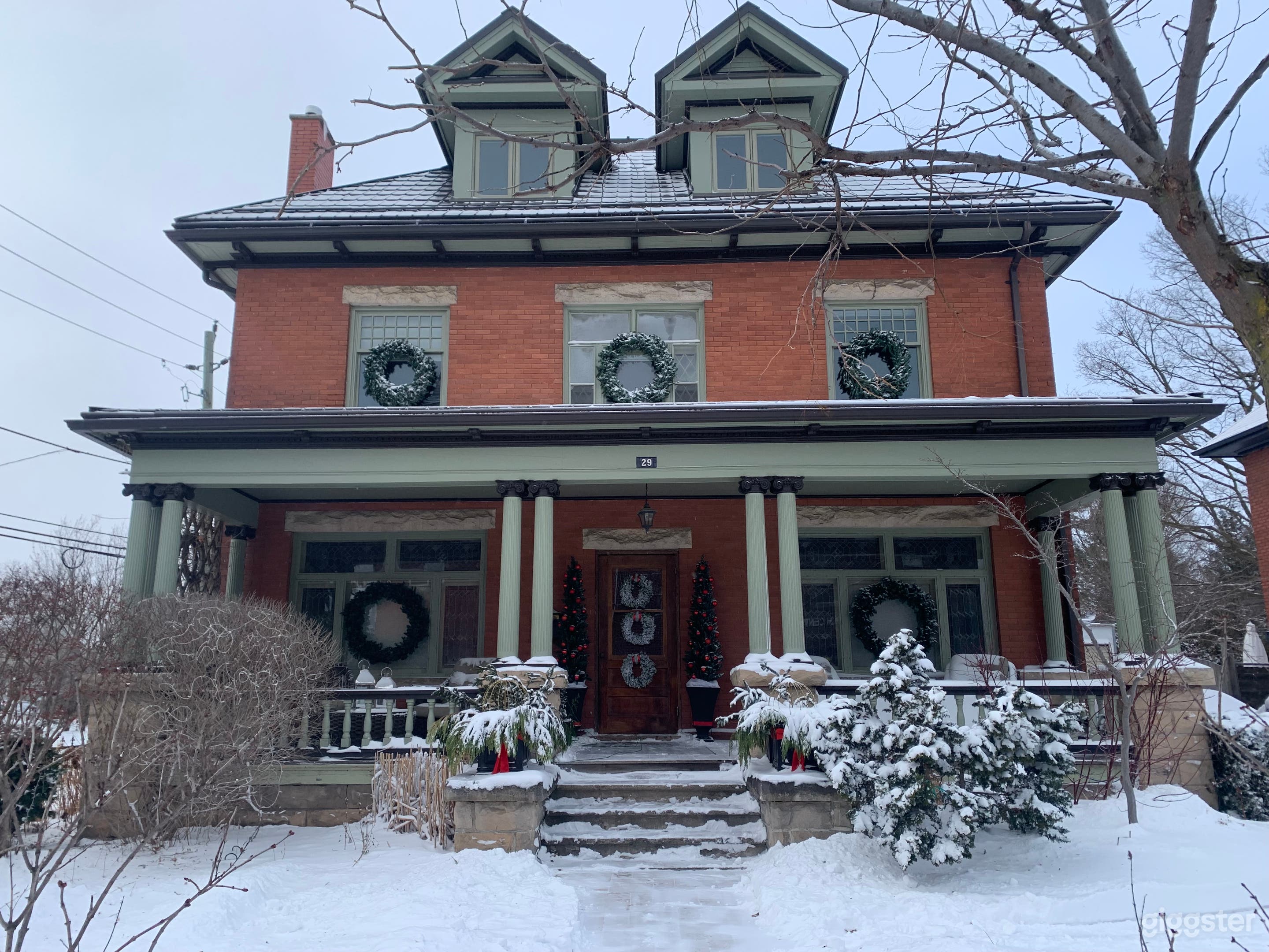 Small Town Edwardian Manse in Impeccable Condition Photo 3