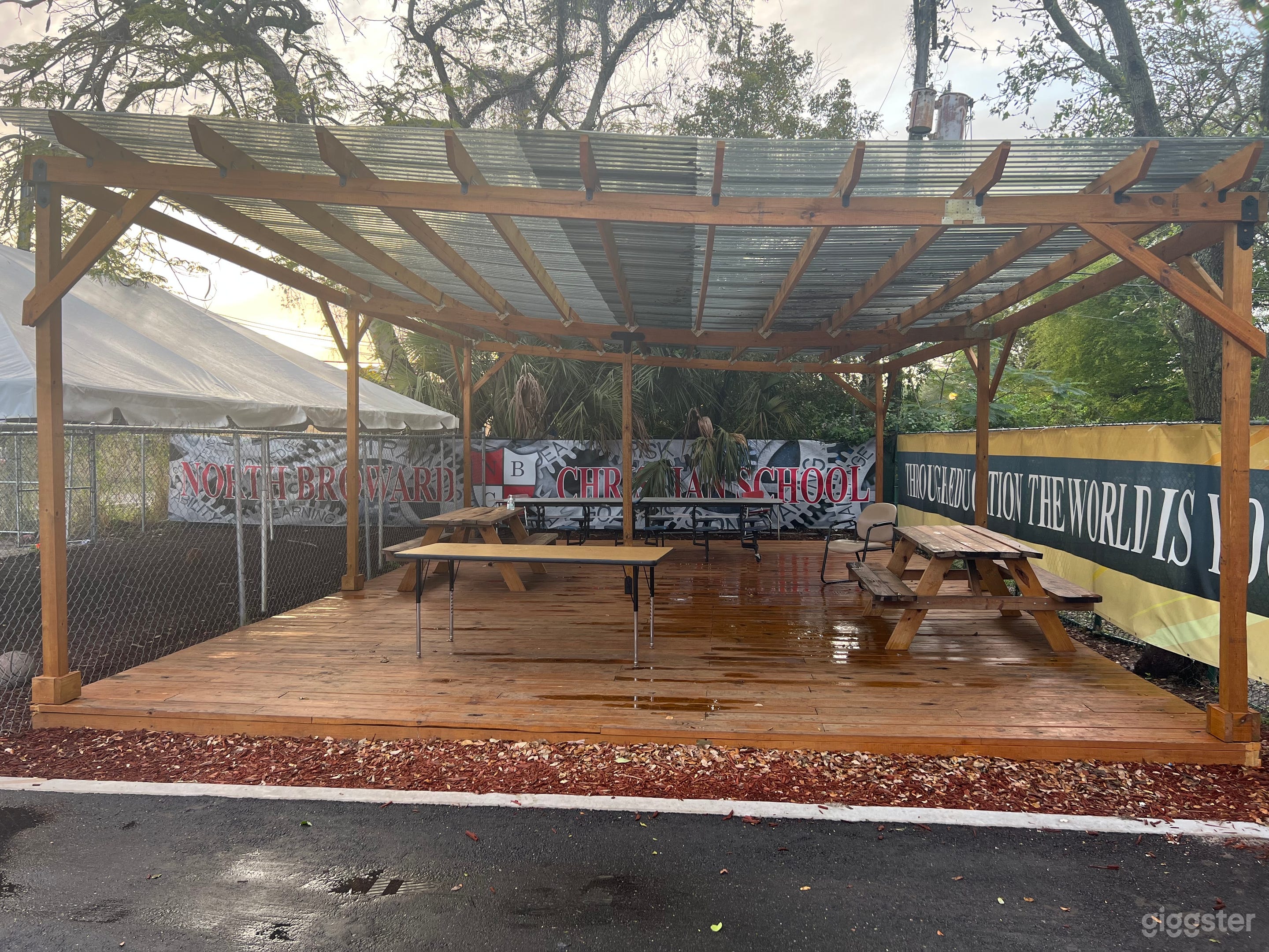 Safe outdoor space for all events Photo 2