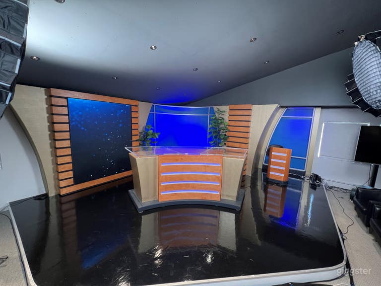  LED screen at left is able to display HD video 