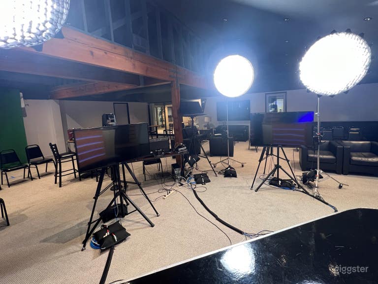  Broadcast set w/ LED display, news desk, grn scrn 