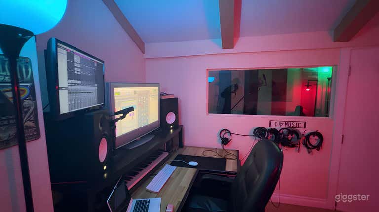  Estudio profesional de grabación y mezcla con luces LED 