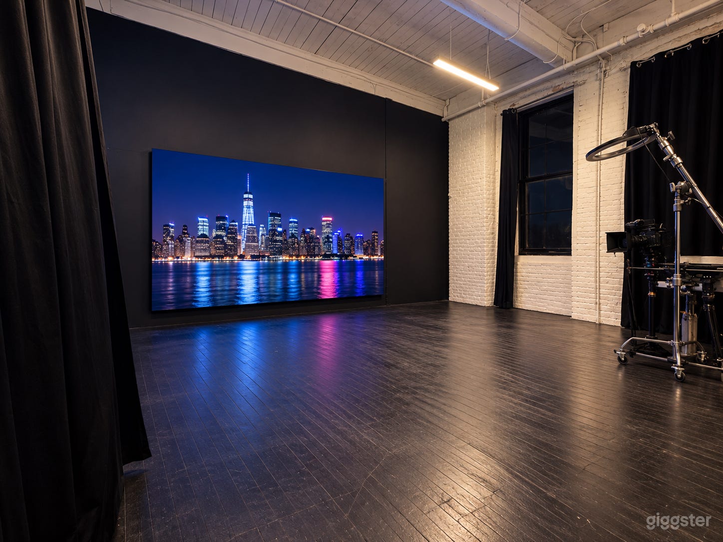 Main floor with led wall can have multiple use set up