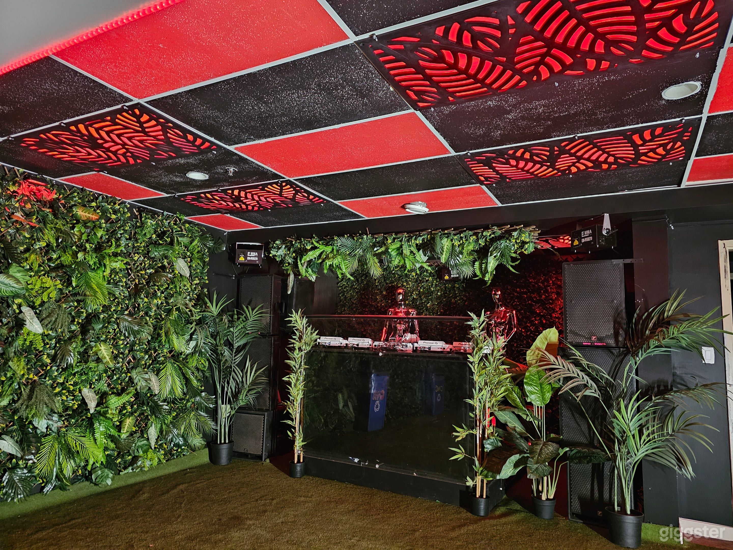 “ G L O “ Lounge Photo 3