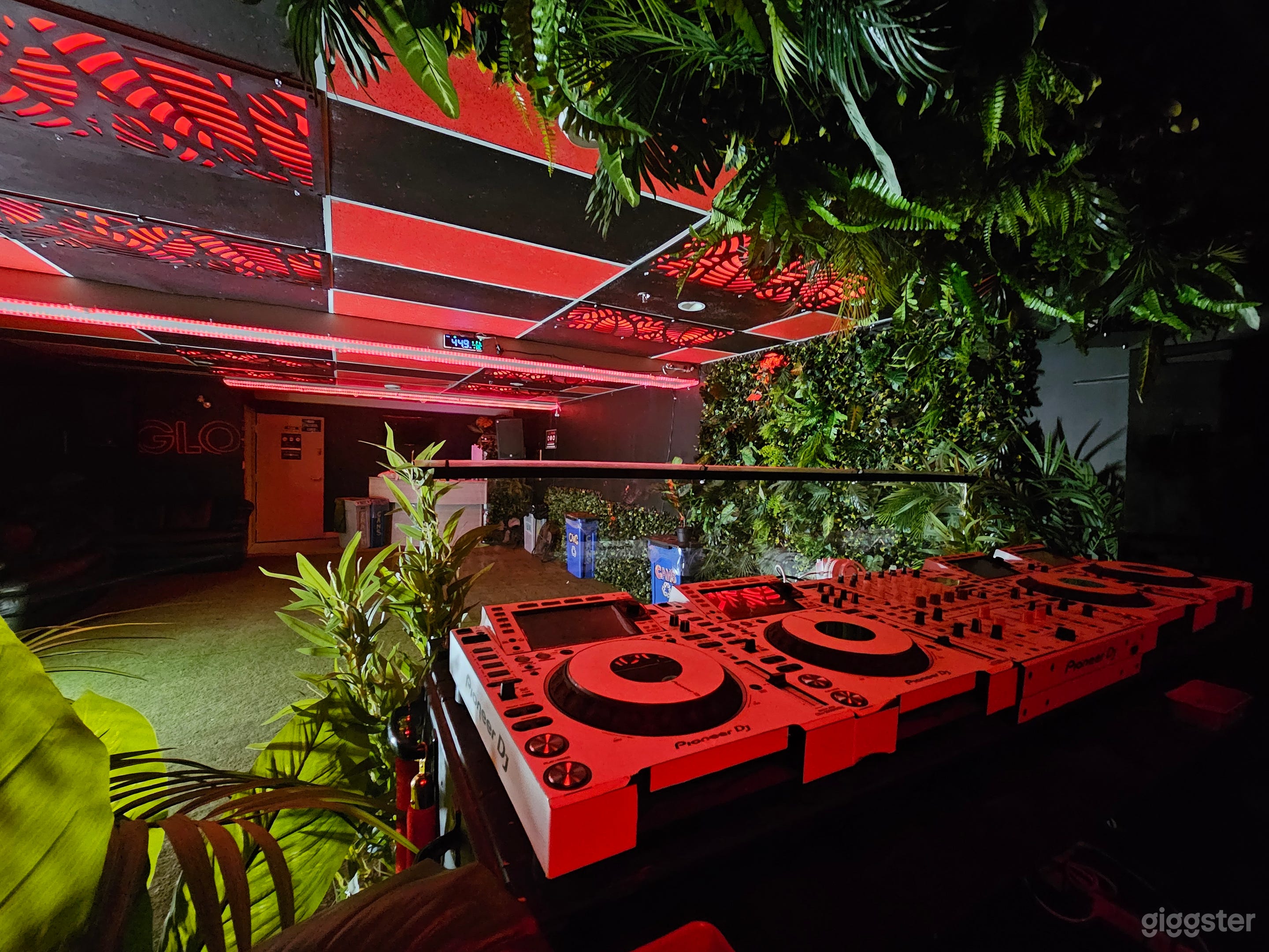 “ G L O “ Lounge Photo 1