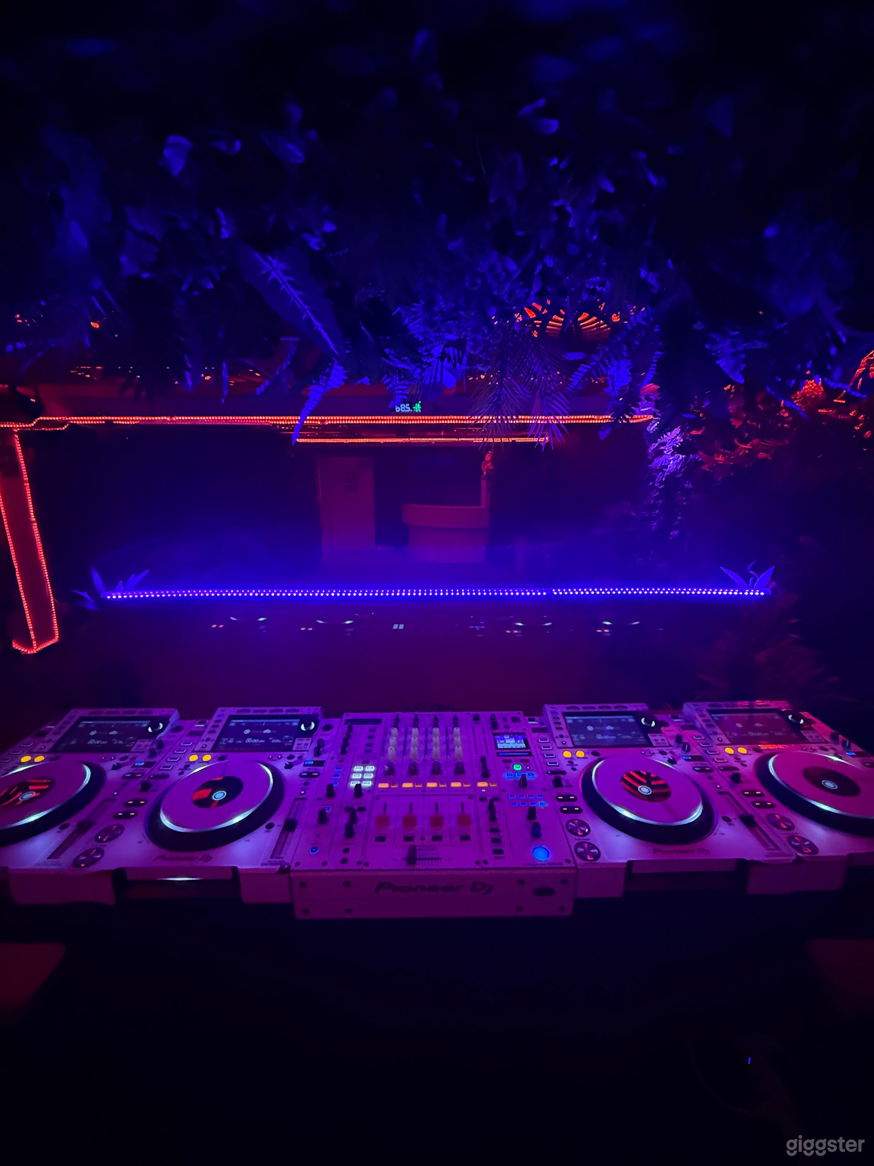 “ G L O “ Lounge Photo 1