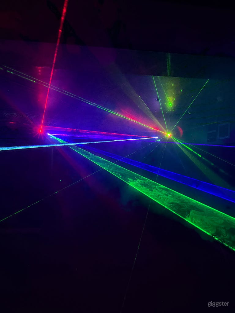  “ G L O “ Lounge 