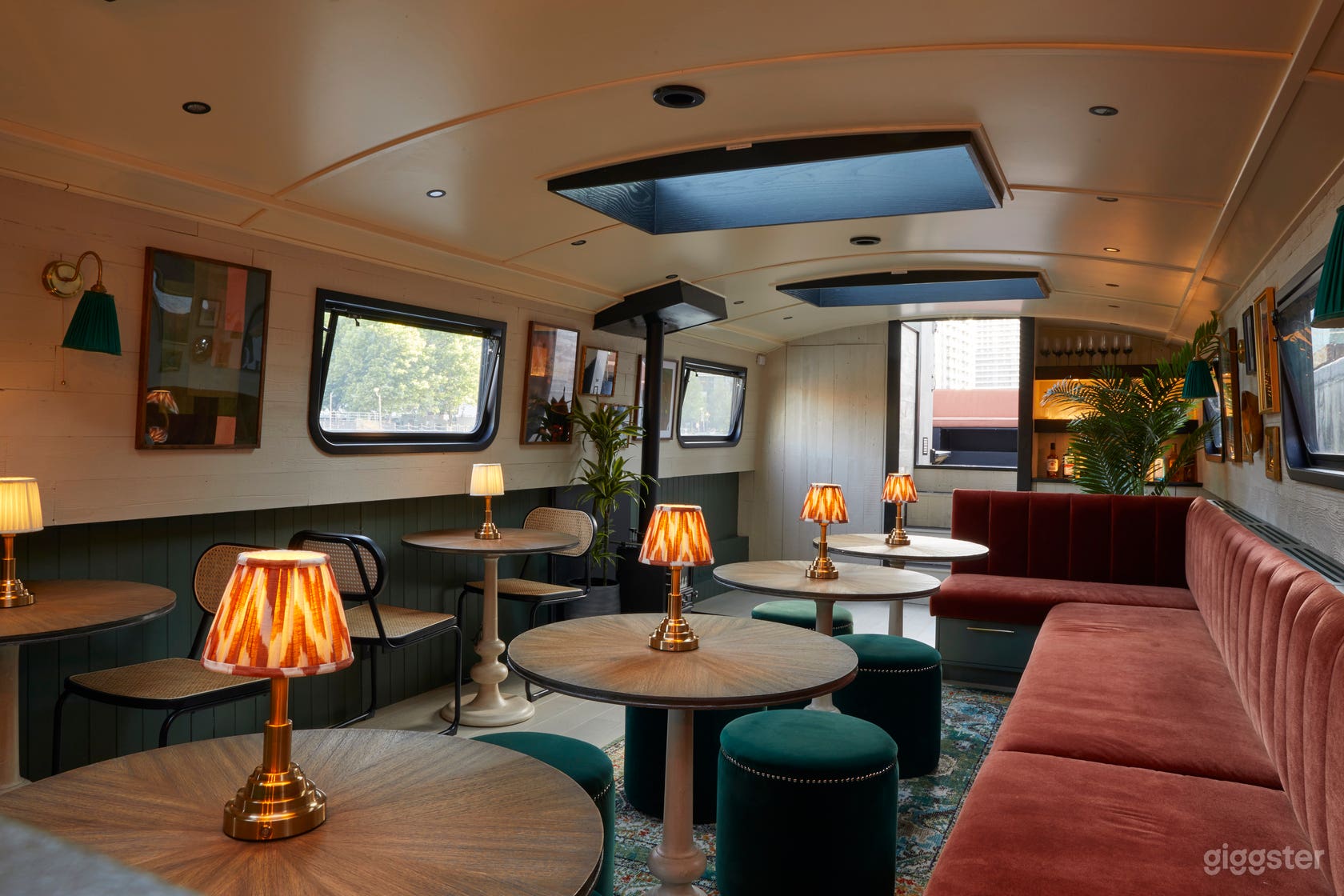 Canary Wharf Jazz Bar Boat Photo 4