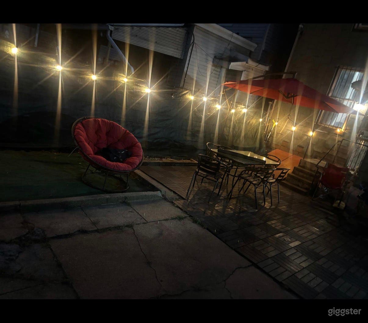 Large Backyard with private bathroom Photo 4