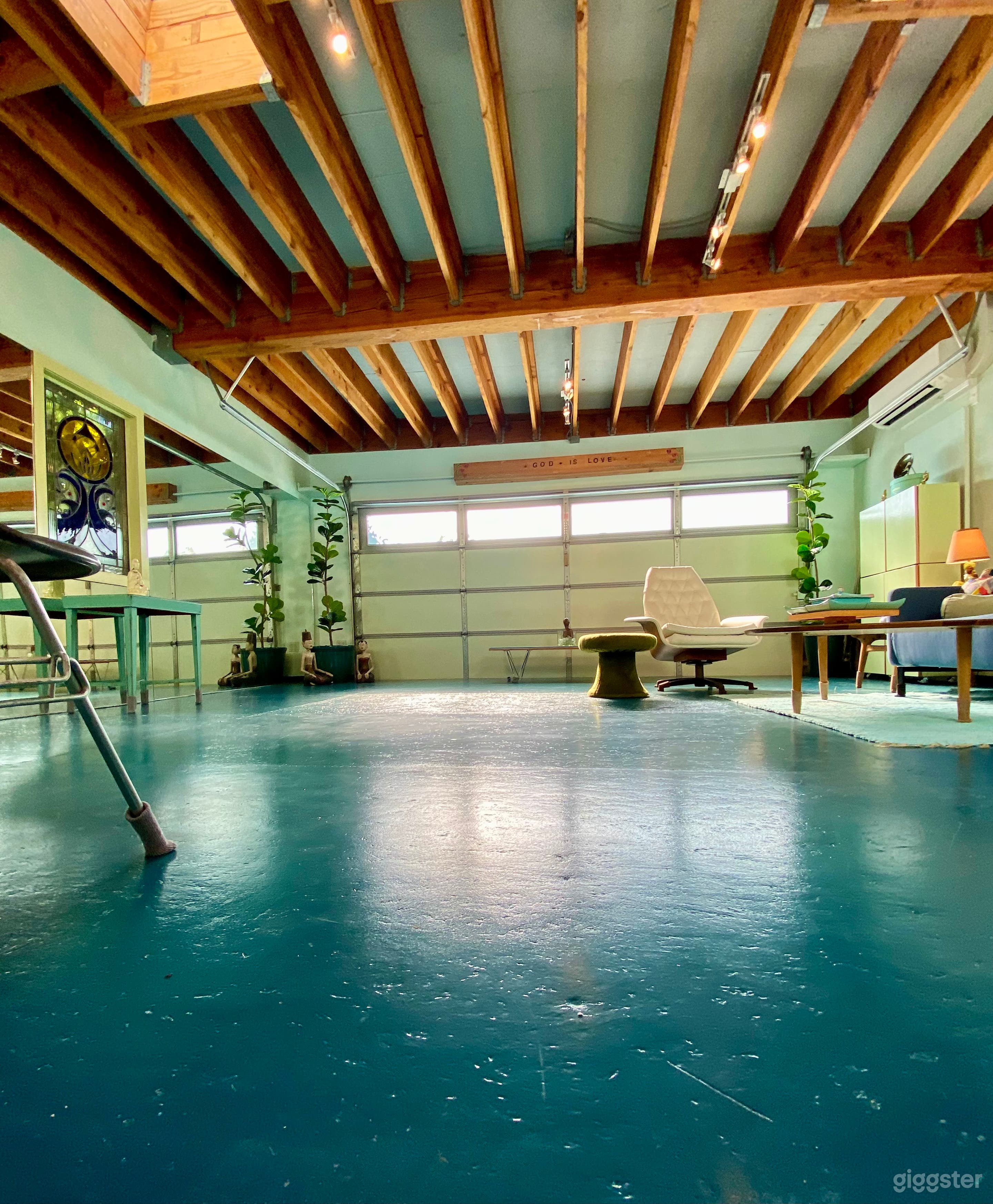 Cinematic Studio + Mature Garden Oasis in Hollywood Photo 1