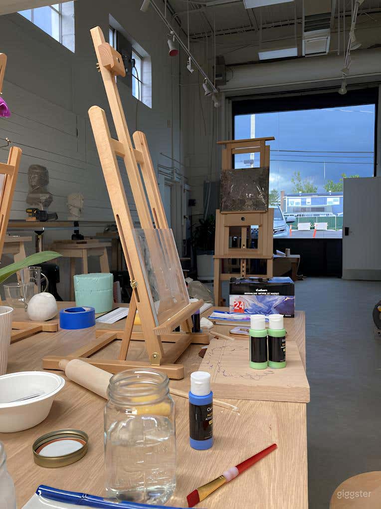 Modern Luxury Art Studio with Lounge Area Photo 3
