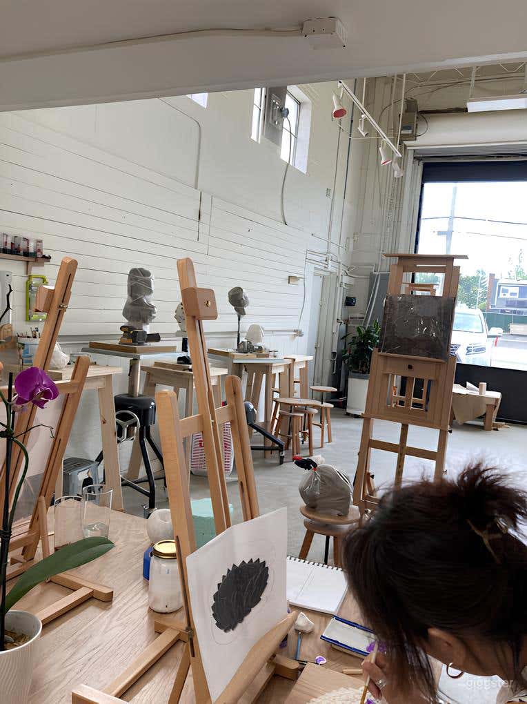 Modern Luxury Art Studio with Lounge Area Photo 4