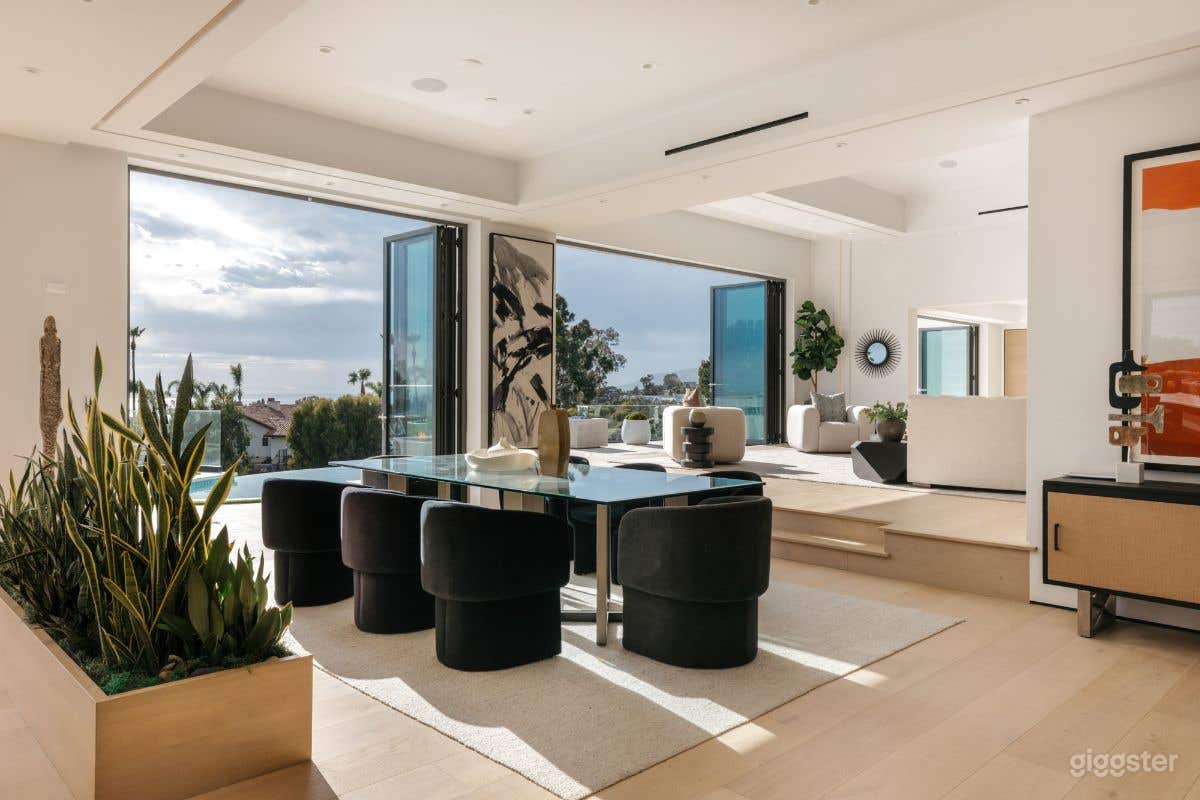 Malibu Park Mansion Photo 4