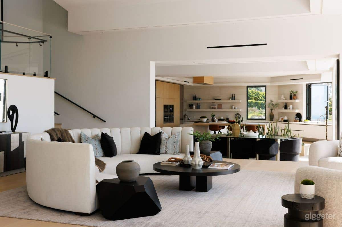 Malibu Park Mansion Photo 3