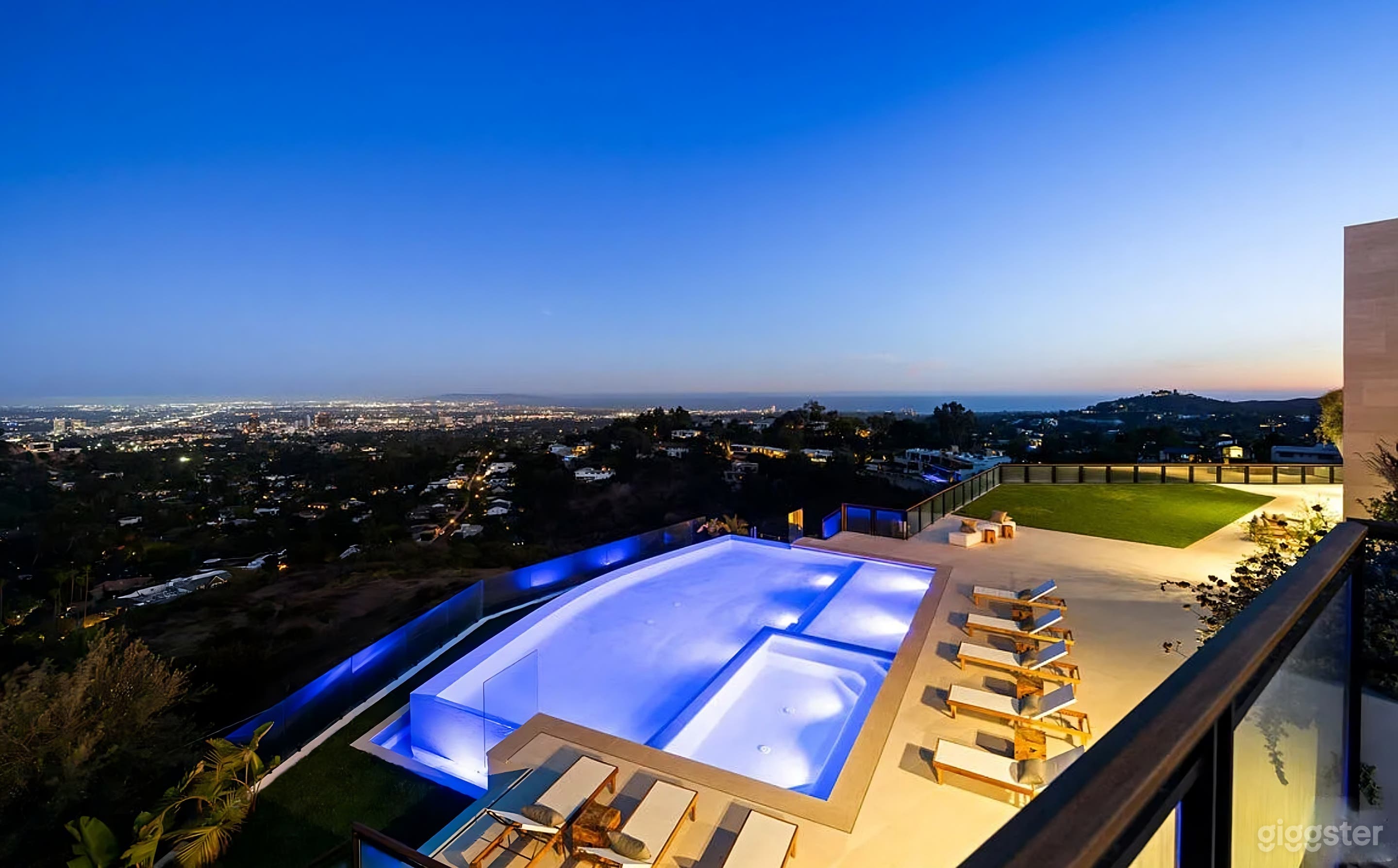 LUXE OVERLOOKING POOL Photo 1