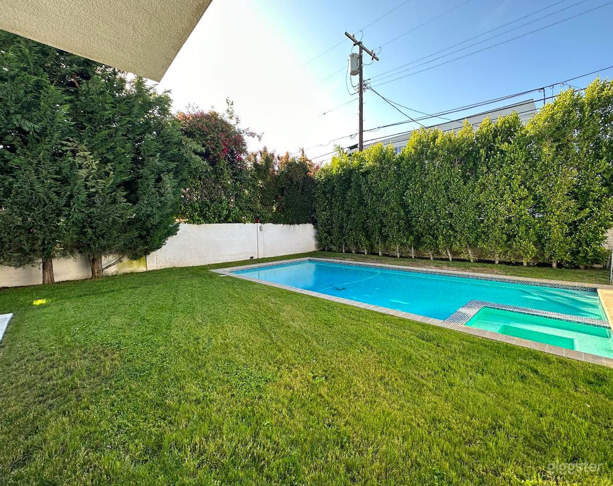 Private Neighborhood Eclectic Multi-Use Studio wit Photo 2