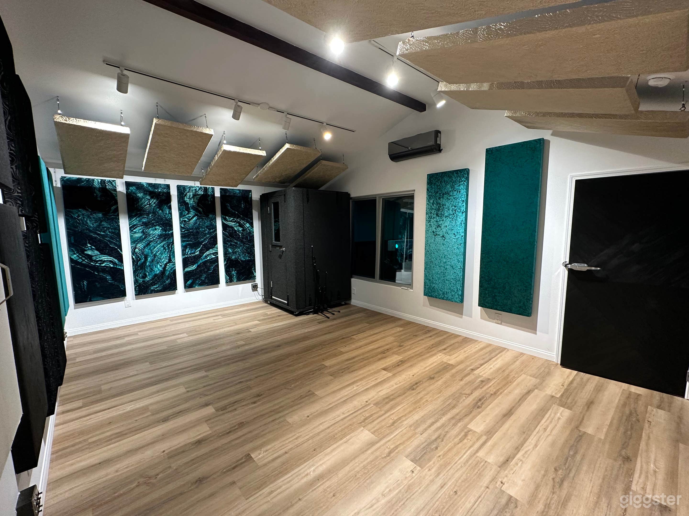 Private Neighborhood Eclectic Multi-Use Studio wit Photo 1