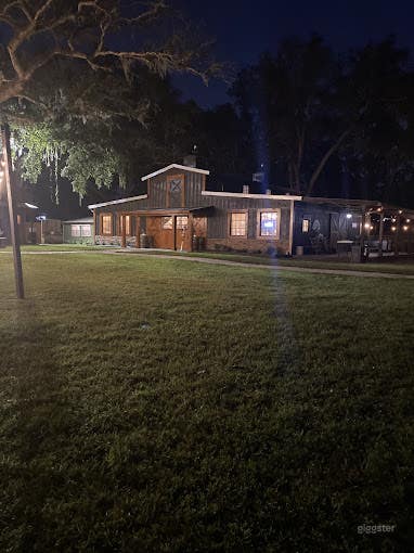 Rustic Barn Venue with Beautiful Courtyard Photo 4