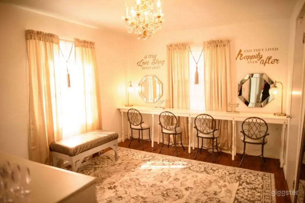 Rustic Barn Venue with Beautiful Courtyard Photo 3