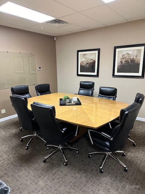 Cambria, 8-Person Conference Room Photo 4