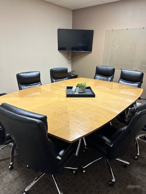 Cambria, 8-Person Conference Room Photo 2