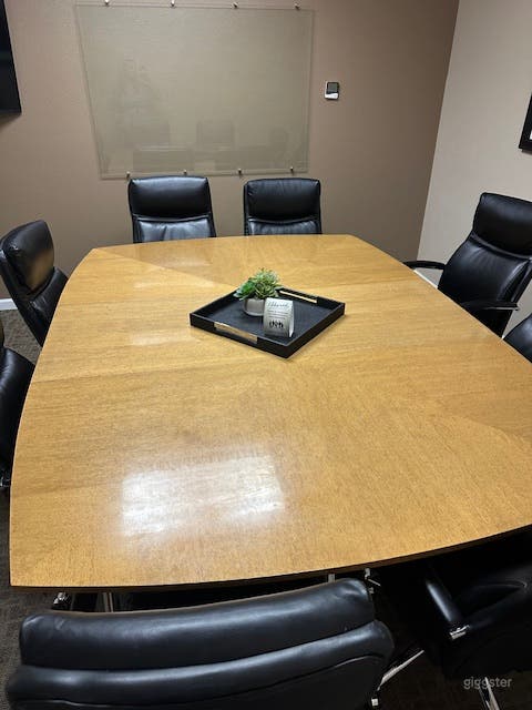 Cambria, 8-Person Conference Room Photo 3
