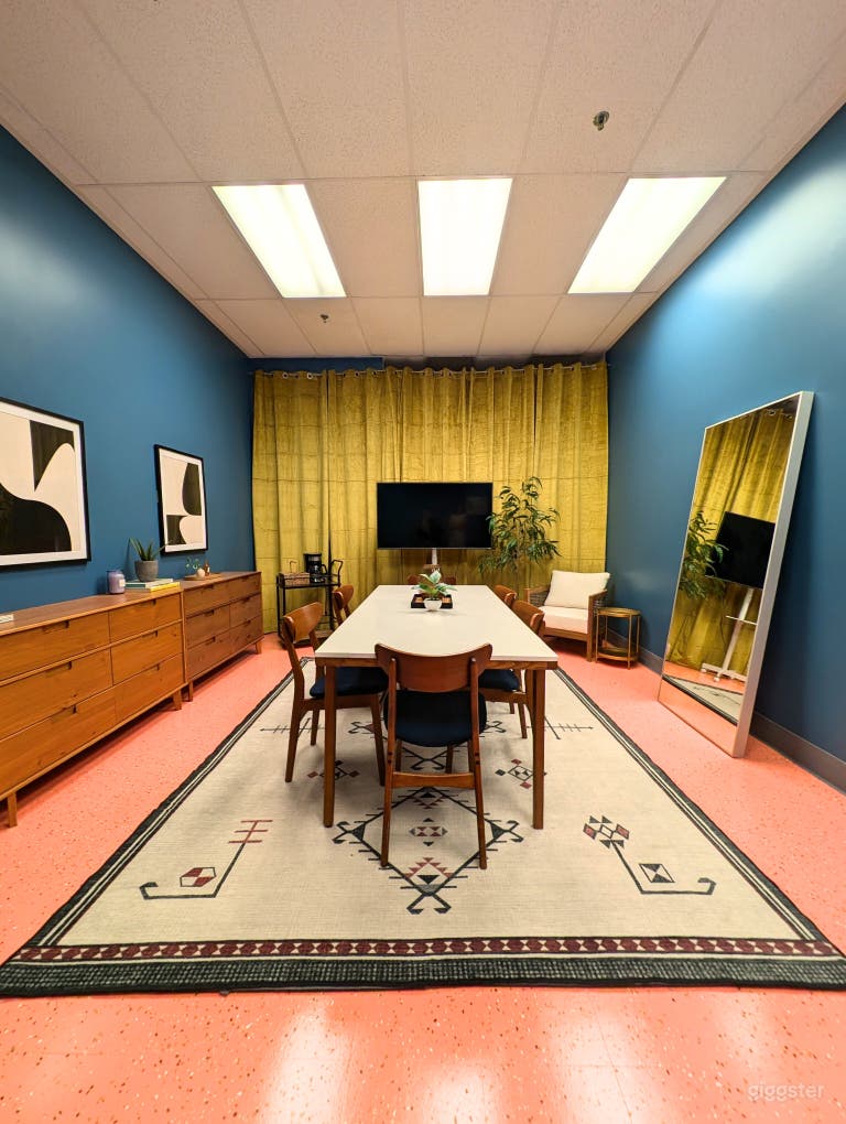  Podcast & Recording Studio – Large Conference Room 