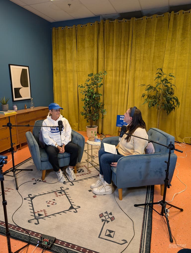  Podcast & Recording Studio – Large Conference Room 