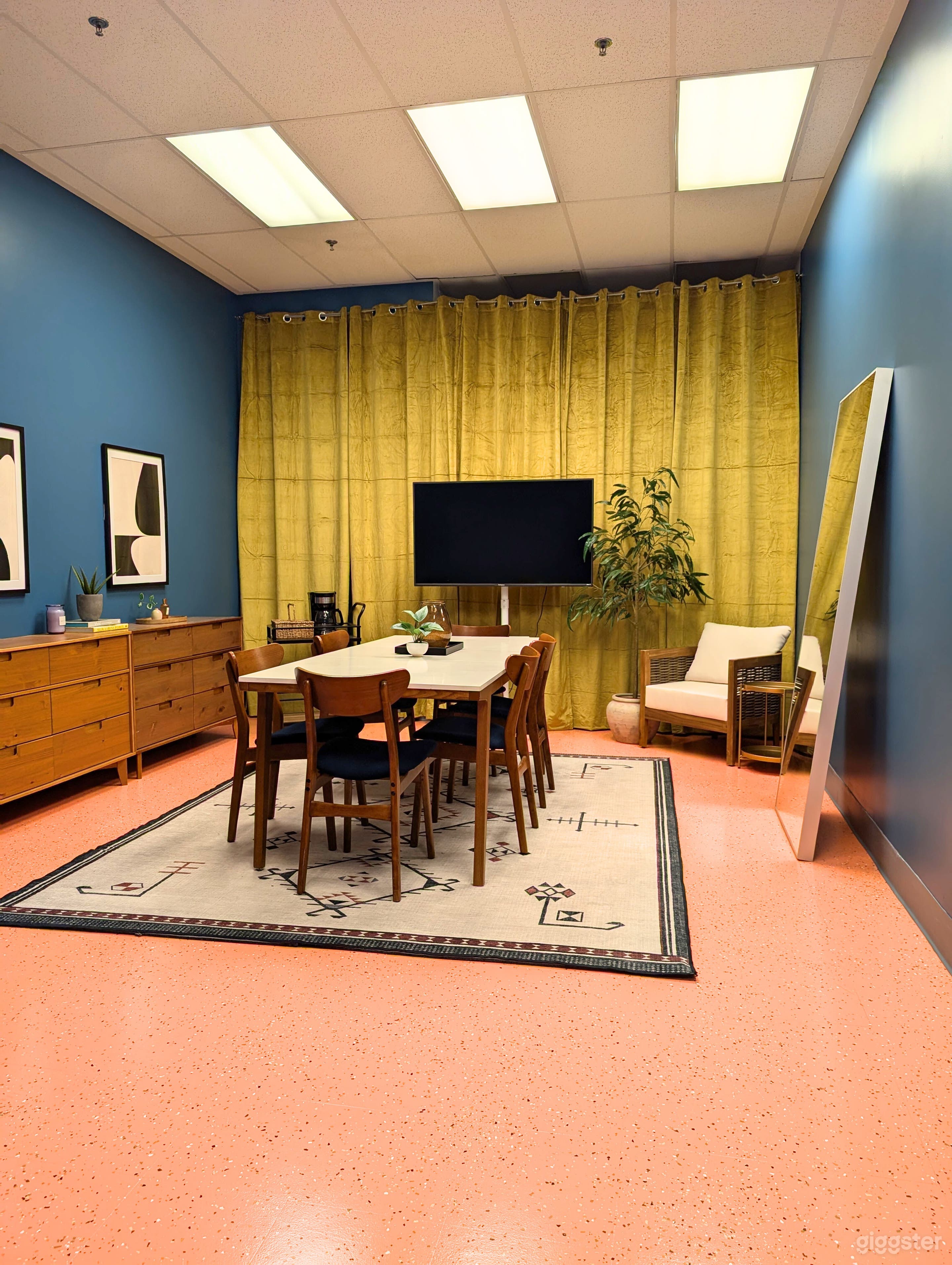 Podcast &amp; Recording Studio – Large Conference Room Photo 1