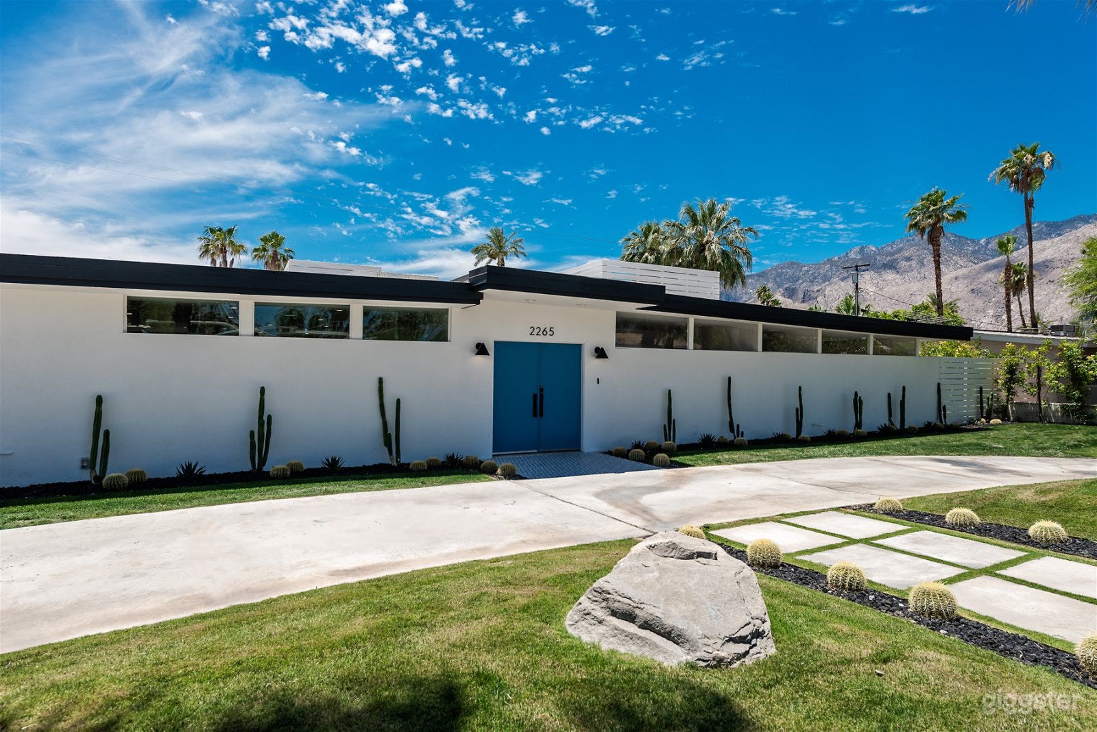 Mid Century Modern Gem Photo 1