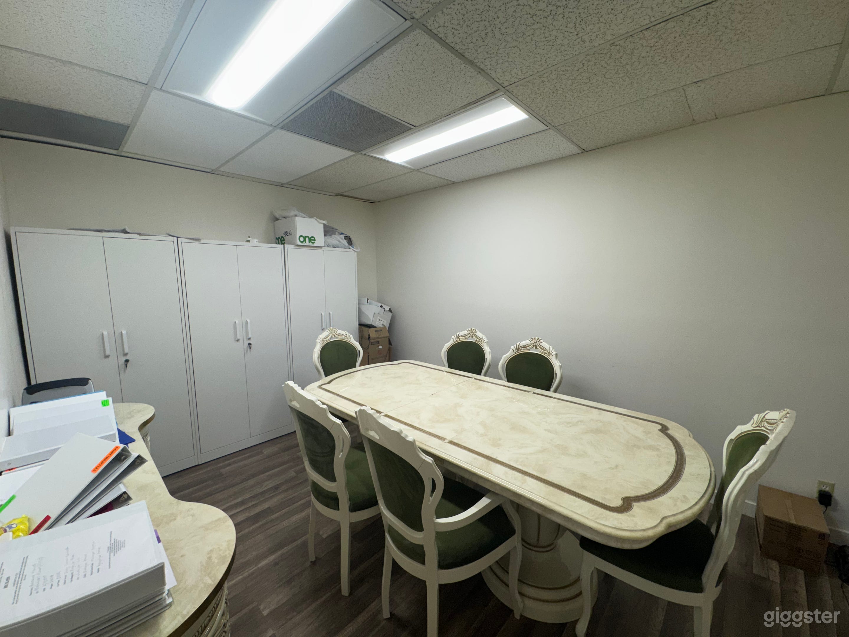 One-of-a-Kind Vintage Office Space for Filming! Photo 2