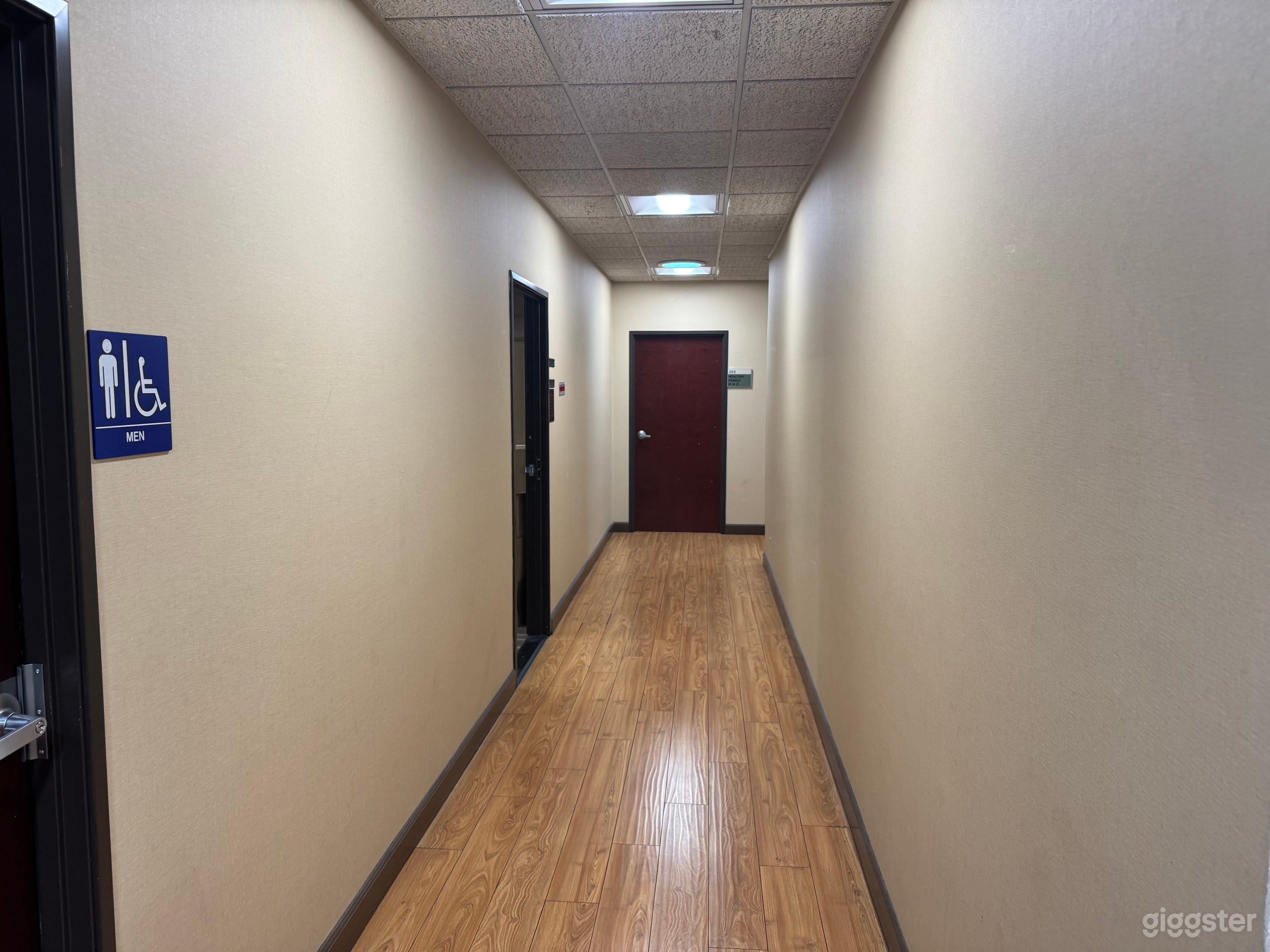 One-of-a-Kind Vintage Office Space for Filming! Photo 1