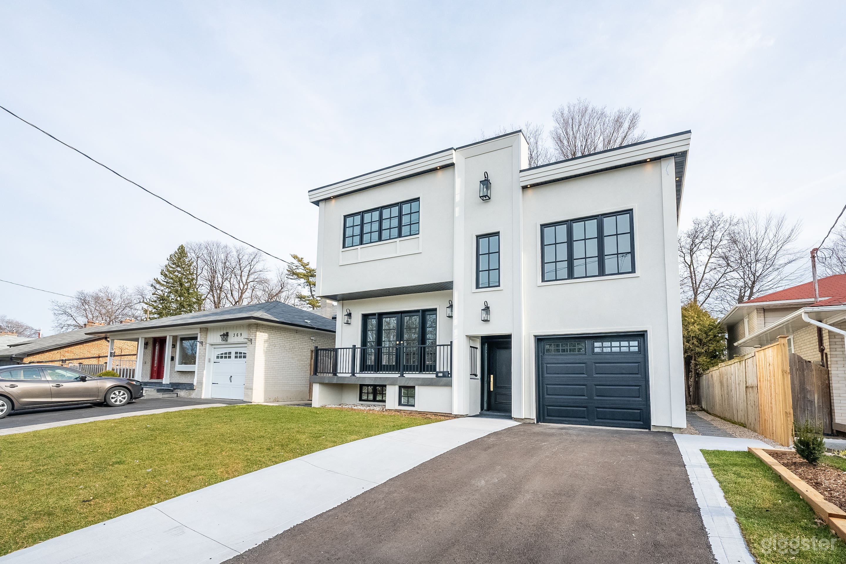 Luxury Home - 5 min from airport, 15 to downtown Photo 1