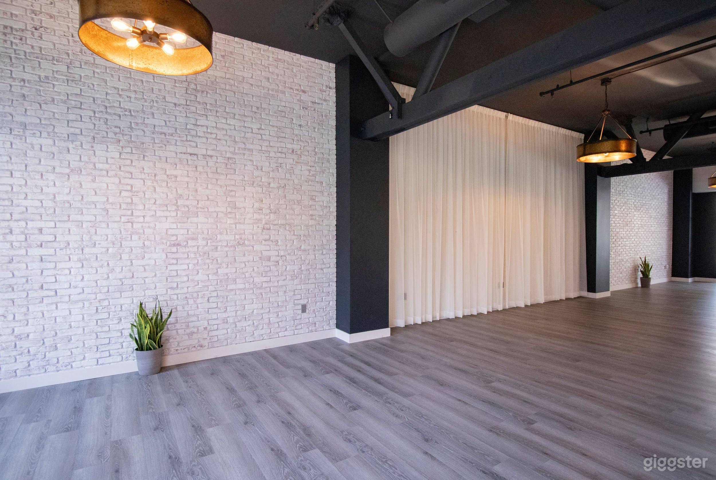 Luxury Downtown Loft with City Views Photo 4