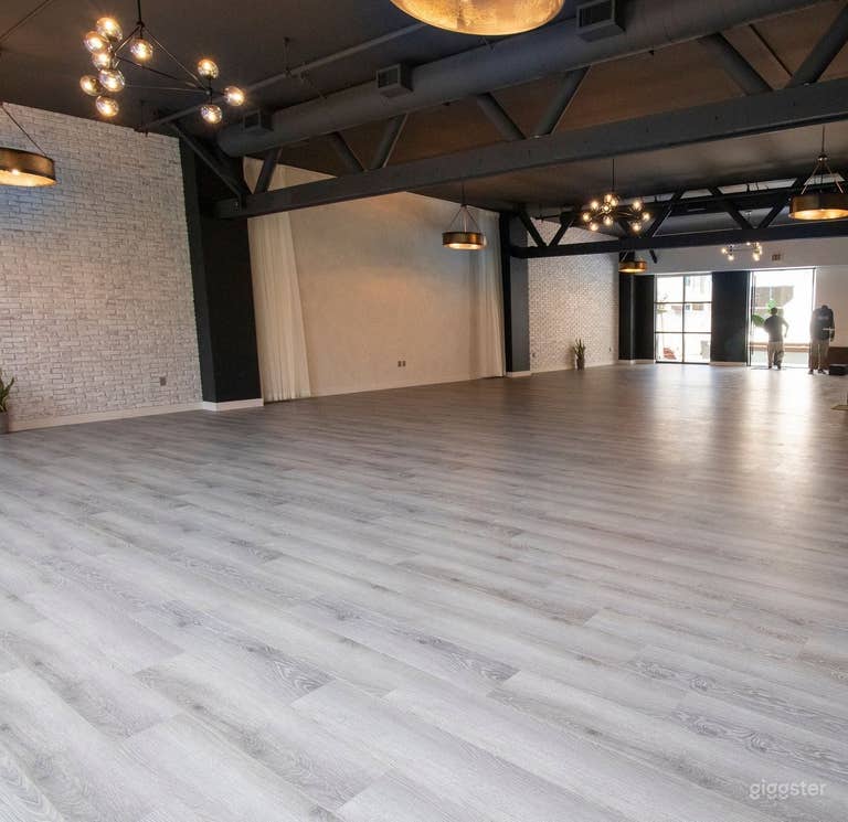  Luxury Downtown Loft with City Views 