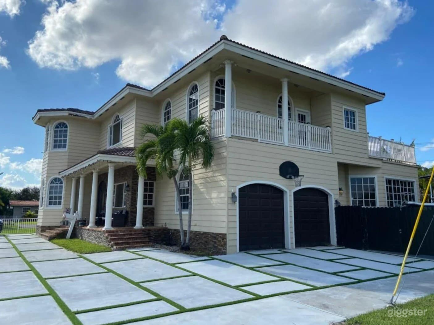 Luxurious Miami Pool Mansion Estate  Photo 3