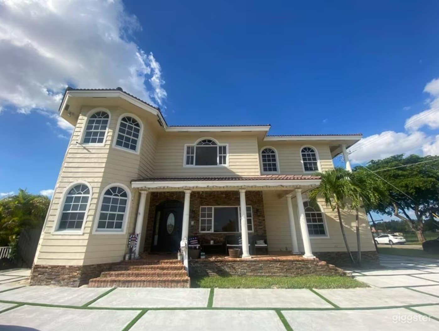 Luxurious Miami Pool Mansion Estate  Photo 1