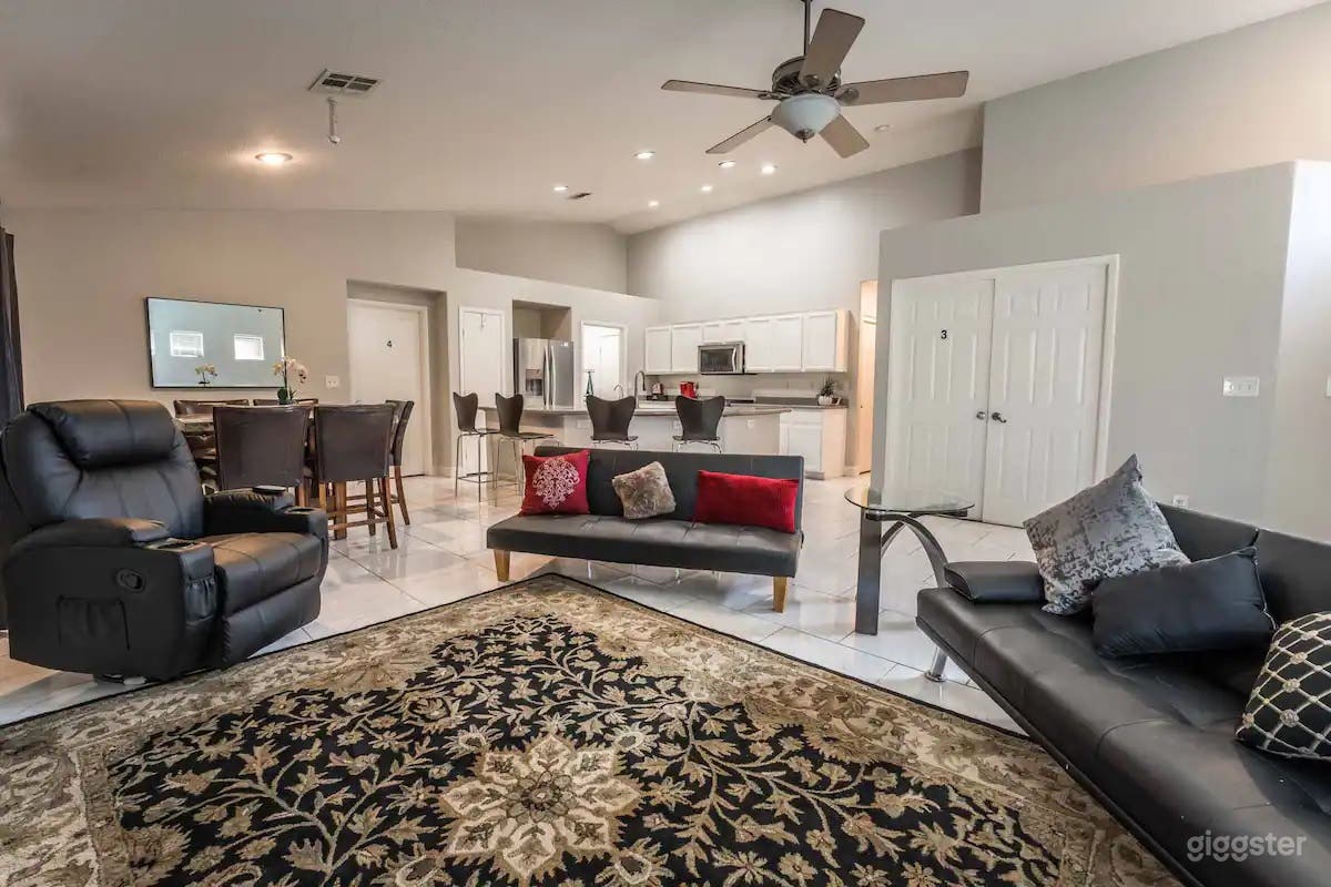 Open &amp; Airy House w/ Pool in N. Vegas Photo 4