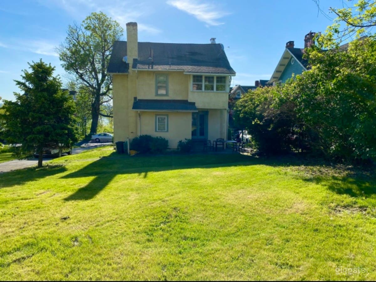Charming Victorian House With Hudson River View Photo 1