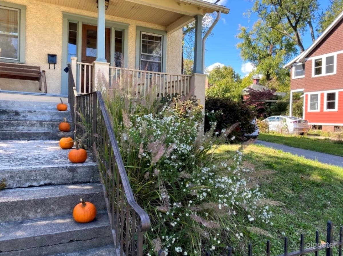 Charming Victorian House With Hudson River View Photo 3