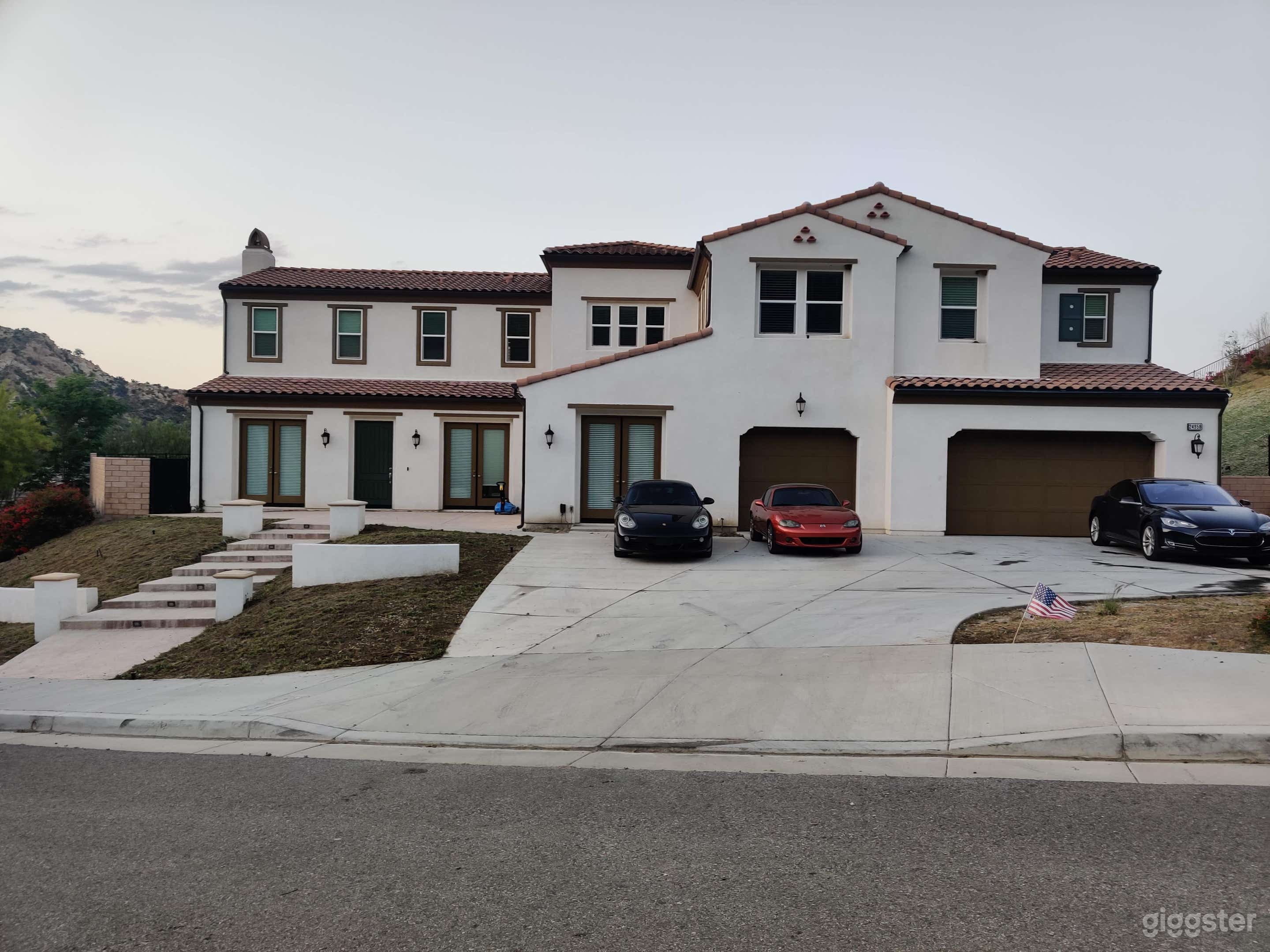 Large house  w/ movie theater and custom upgrades! Photo 4