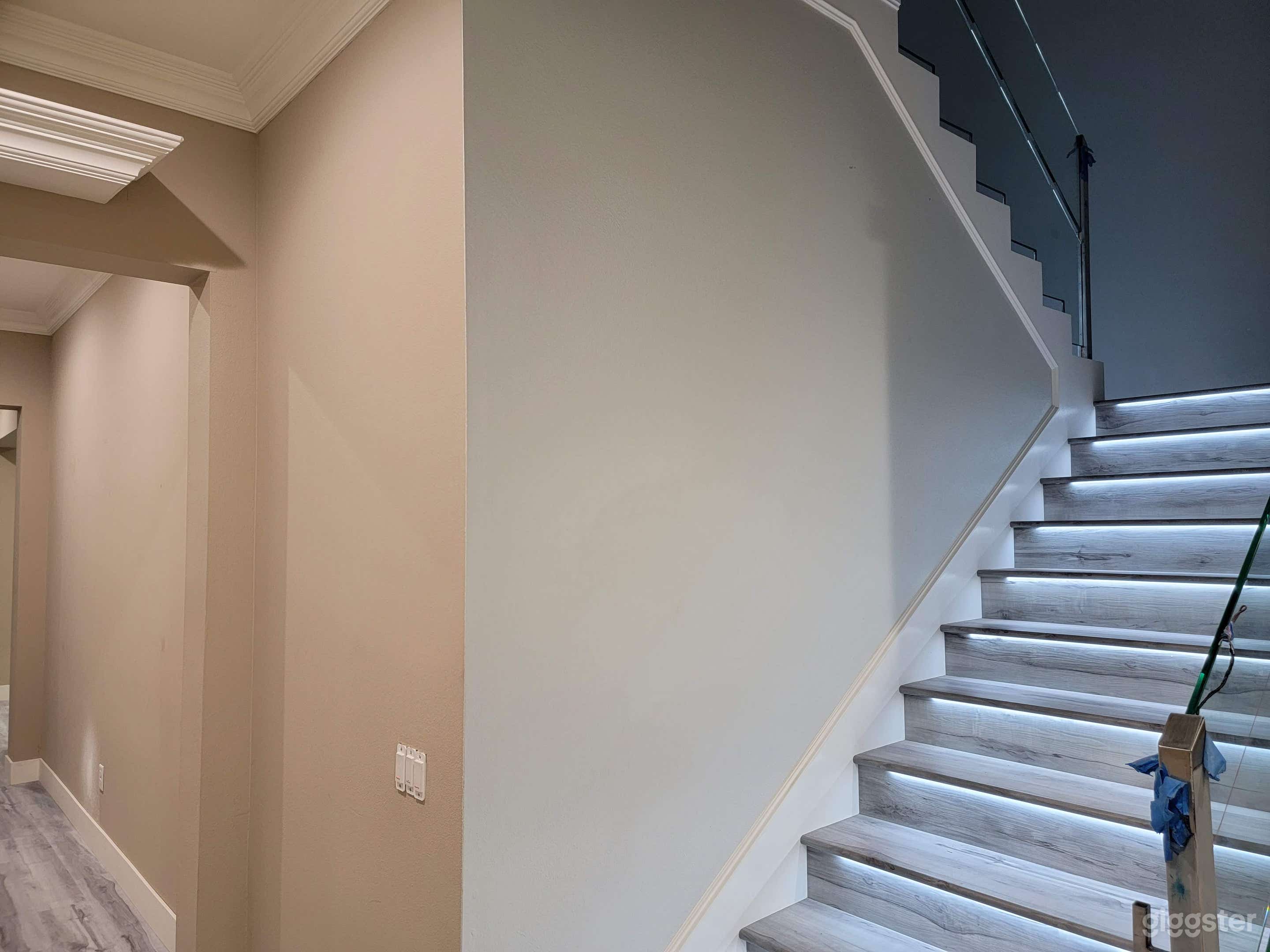 Large house  w/ movie theater and custom upgrades! Photo 3