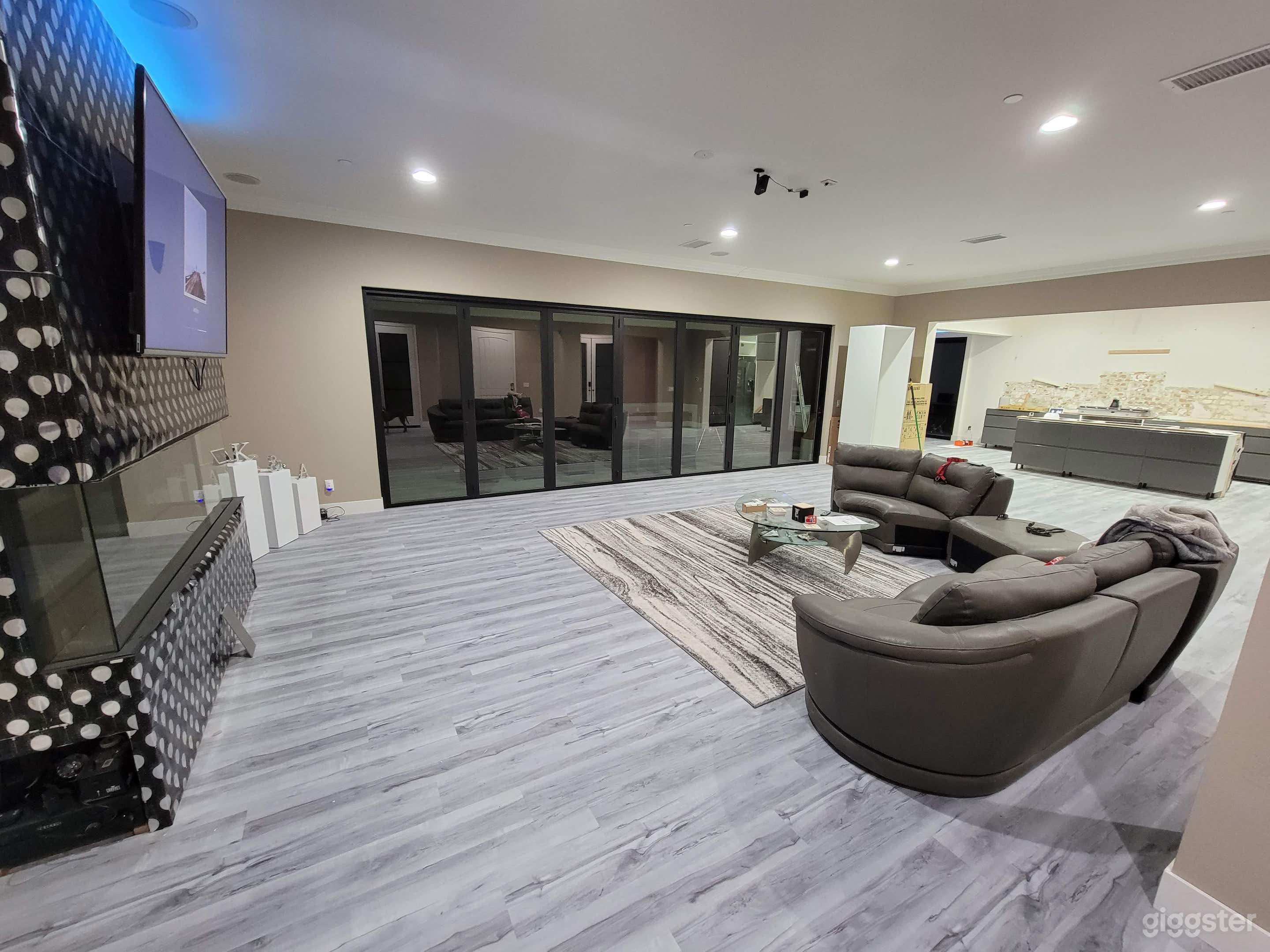 Large house  w/ movie theater and custom upgrades! Photo 1