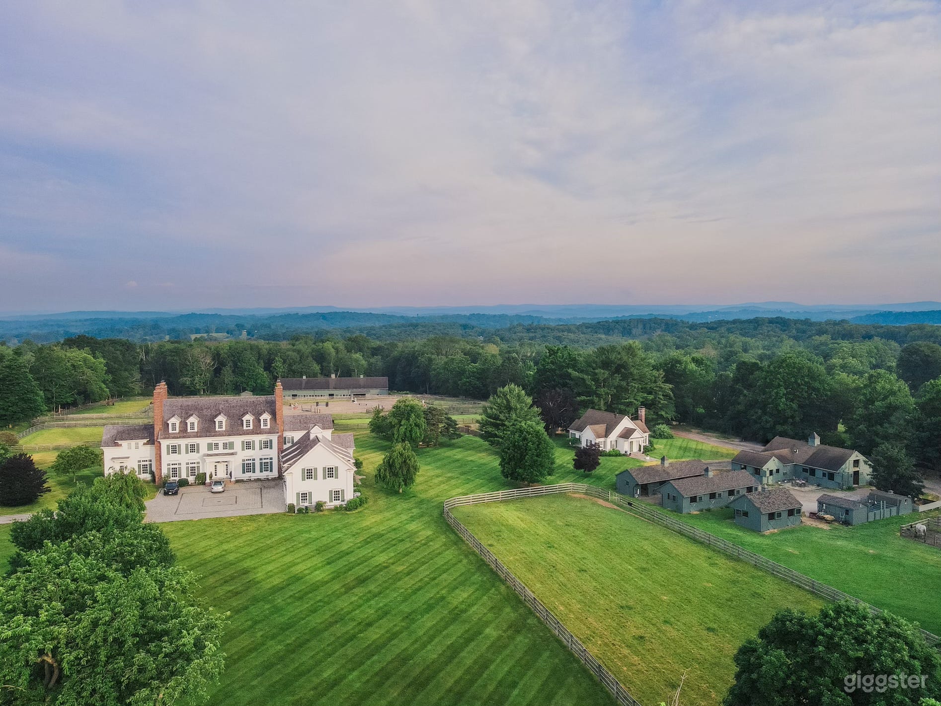 Gorgeous Country Equestrian Estate 1 hour from NYC Photo 3