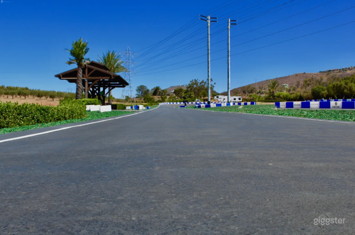 Race Track- private, spacious, luxury Photo 4